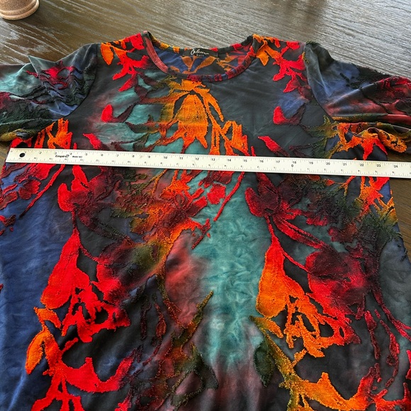 Multicolor Abstract Blouse - Picture 8 of 8